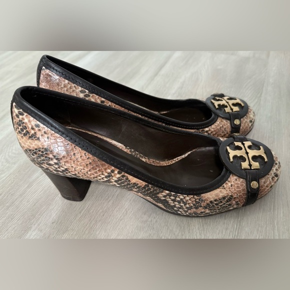 Tory Burch Black/Tan Reva snakeskin print heel Logo size 9 1/2 - Picture 12 of 12